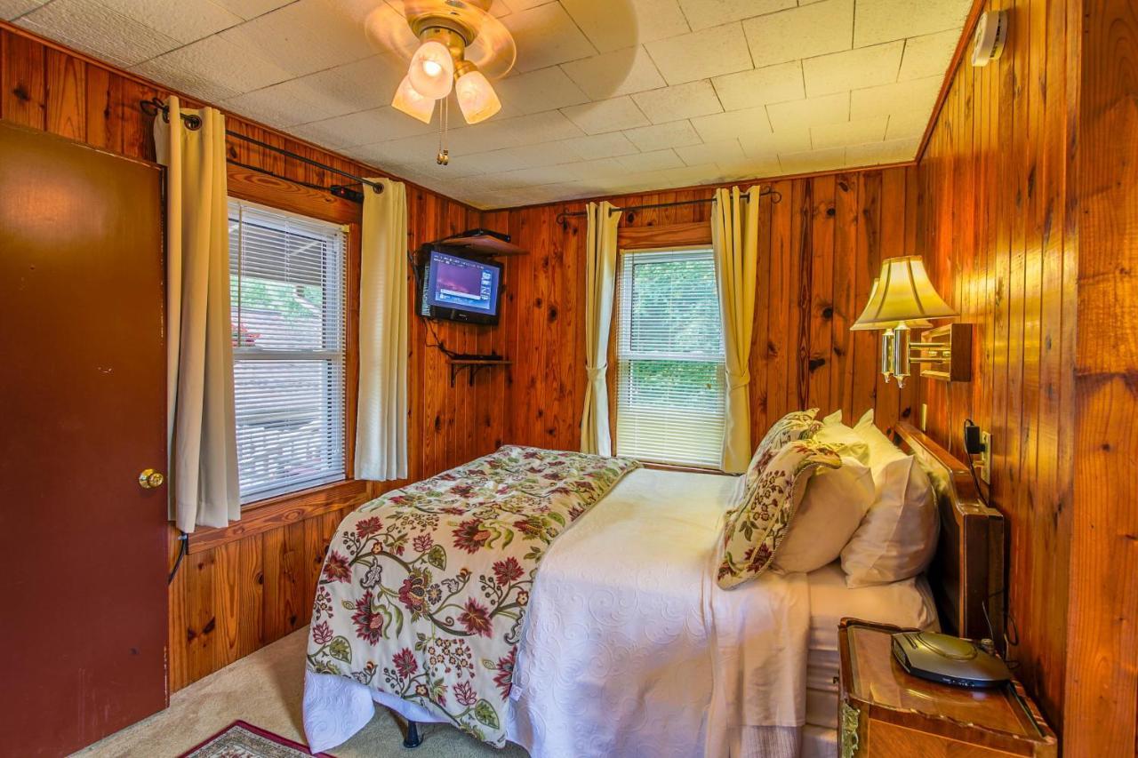 Mountainaire Inn And Log Cabins ブローイング・ロック エクステリア 写真
